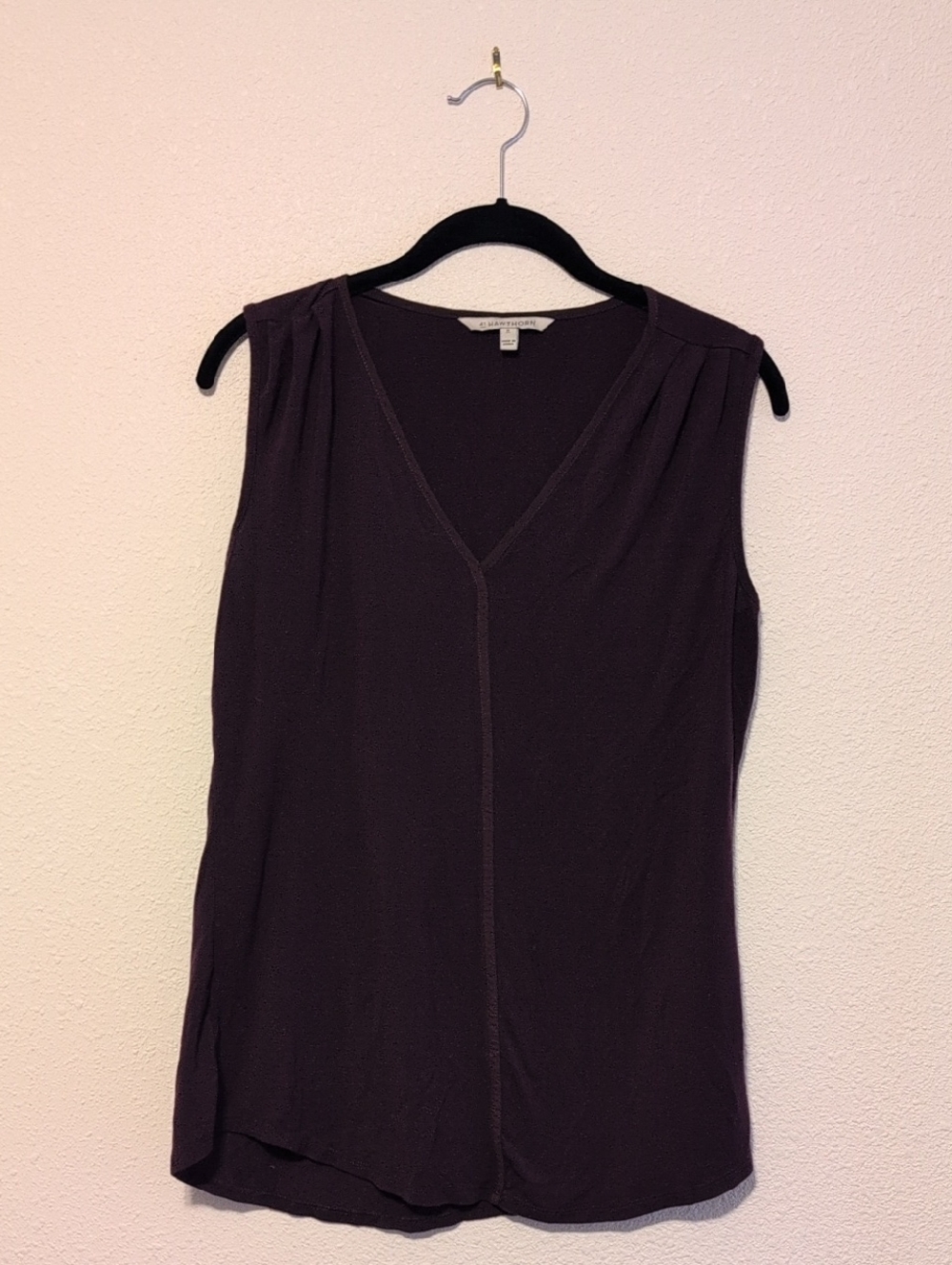 Caslon V-Neck Sleeveless Top in Plum